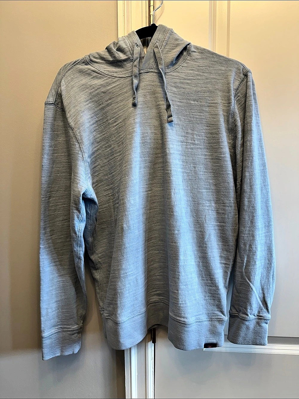 Feathery light blue slub knit fabric pullover hoodie